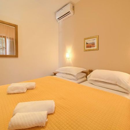 Apartments Loncar Крк Екстер'єр фото