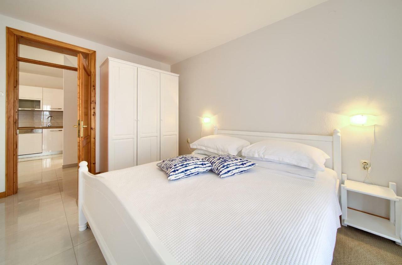 Apartments Loncar Крк Екстер'єр фото