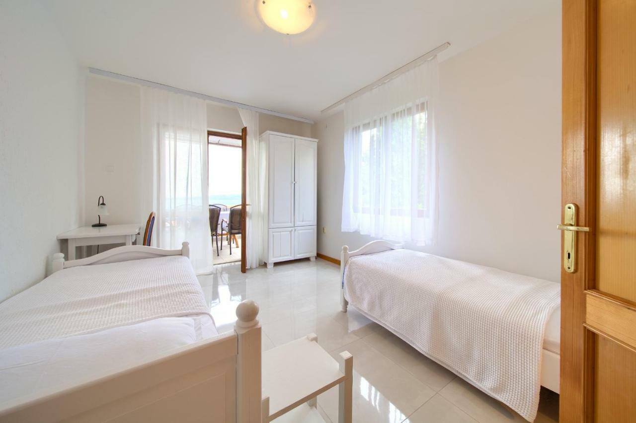 Apartments Loncar Крк Екстер'єр фото
