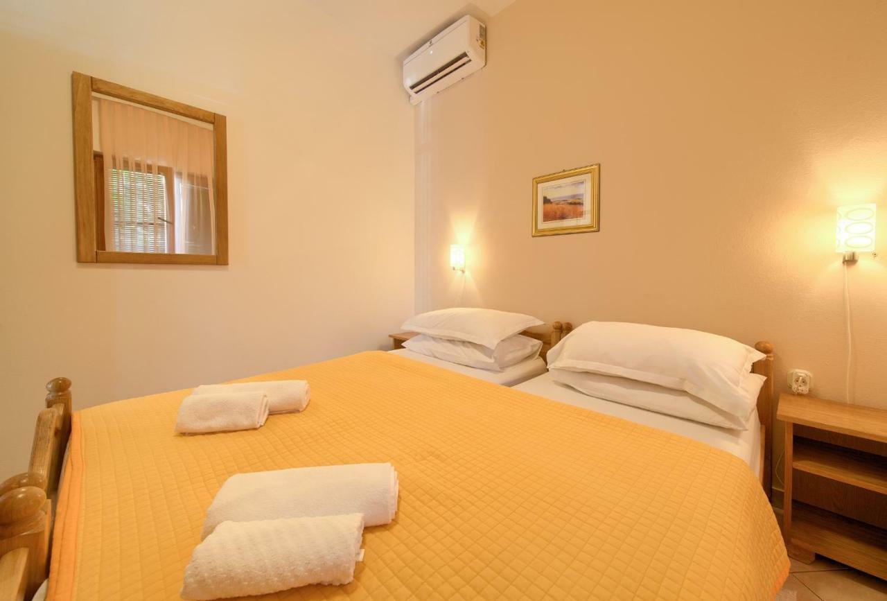 Apartments Loncar Крк Екстер'єр фото
