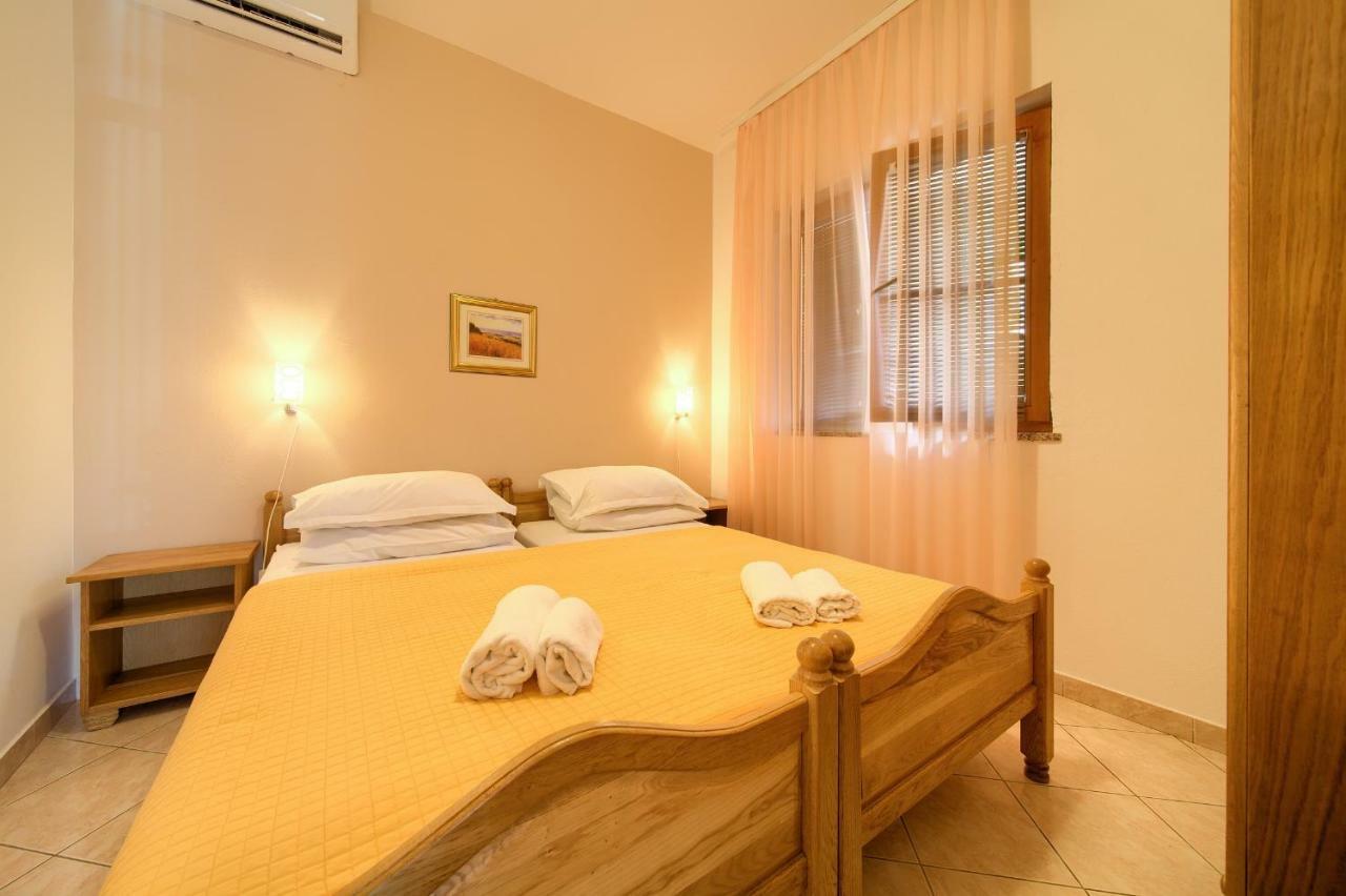 Apartments Loncar Крк Екстер'єр фото